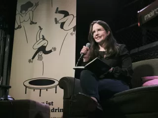 Karin erzählt ihre Geschichte am Ting Impact Abend