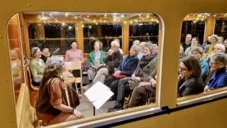 Olga bei einem ihrer Schiffskonzerte